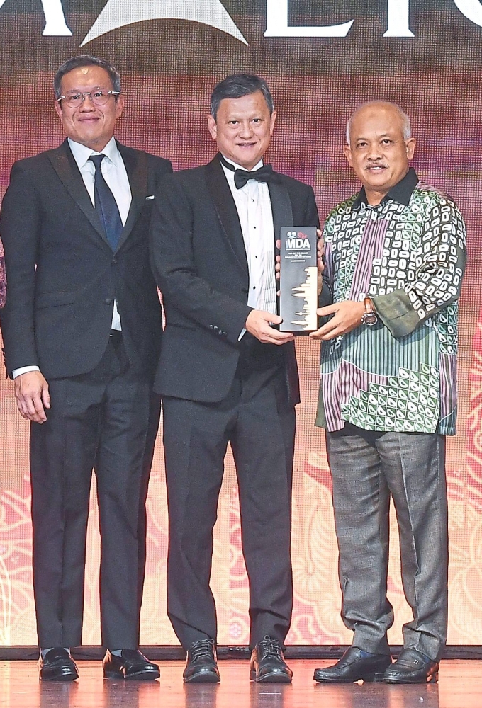 (From left) Malton Bhd property group chief executive officer Datuk Benjamin Ong and executive director Datuk Hong Lay Chuan jointly receiving the MDA 2025 trophy from Housing and Local Government Ministry secretary-general Datuk Wira M Noor Azman Taib.
